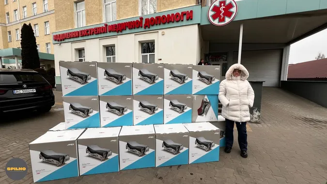 Вартість одного – понад 800 євро: волинській обласній лікарні передали 21 протипролежневий матрац (фото)
