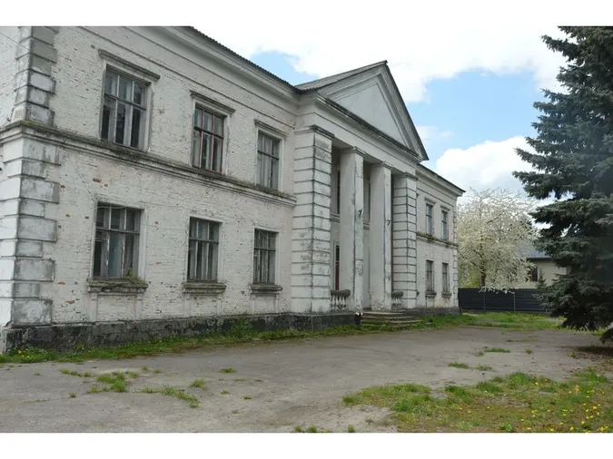 У Нововолинську продають ремонтно-механічний завод разом із базами відпочинку на Світязі (фото)