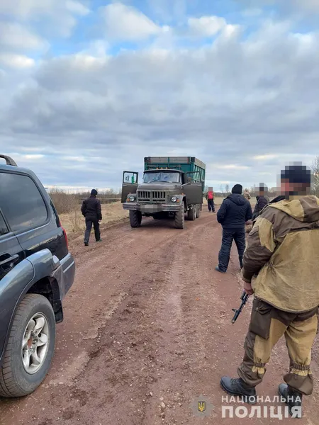 Волинянин вкрав цілу вантажівку деревини, заготовленої лісівниками (фото, відео)