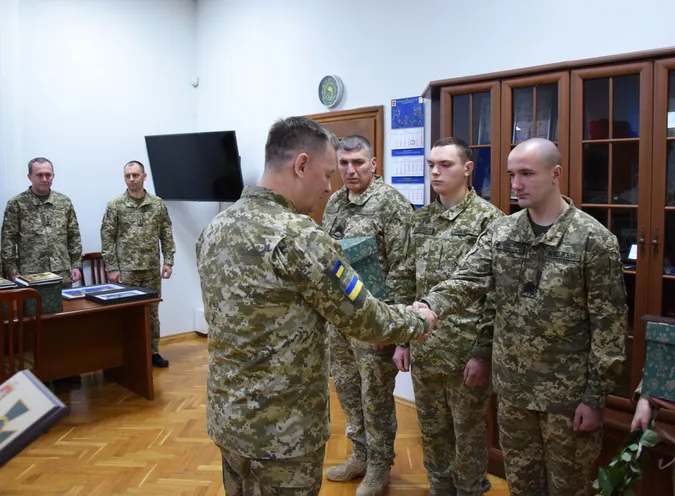 На Волині напередодні свят вручили відзнаки та подарунки прикордонникам, які пройшли ворожий полон (фото)