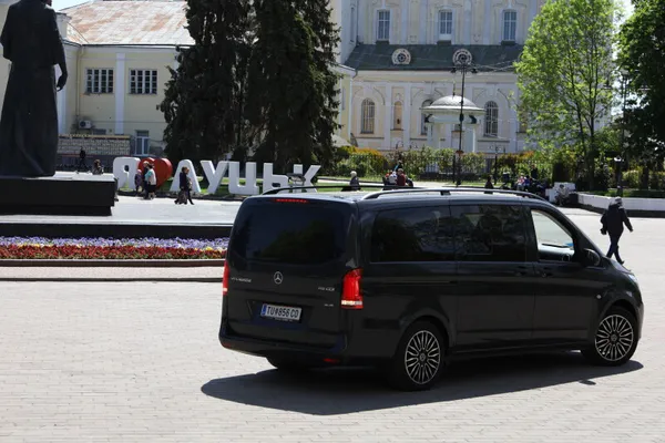 Австрійський священник вдруге привіз до Луцька гуманітарну допомогу (фото, відео)