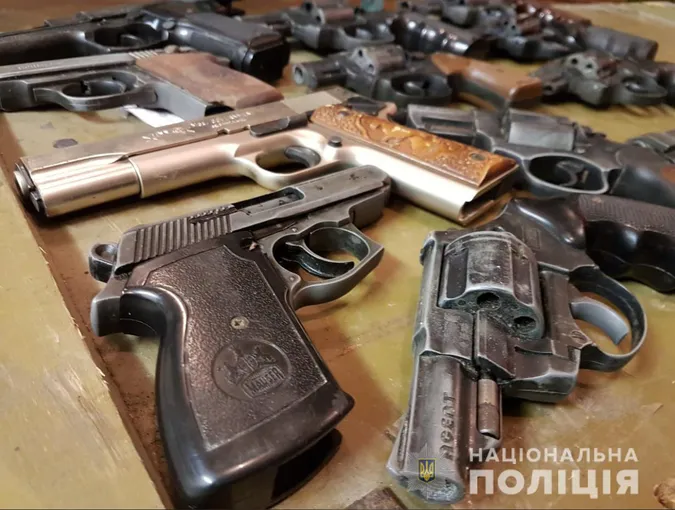 За місяць волиняни добровільно здали понад 10 тисяч боєприпасів (фото)