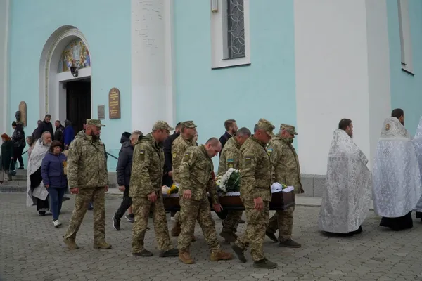 Майже рік боровся за життя: у Володимирі попрощалися із захисником Олександром Гусевським (фото)