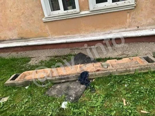 На Волині обвалився балкон з трьома чоловіками: їх забрали до лікарні