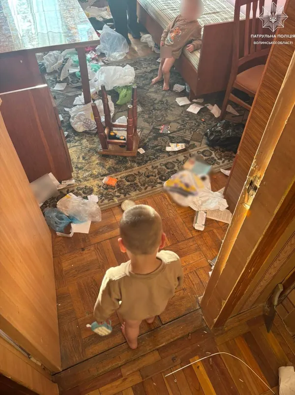 На Волині мати залишила дітей у квартирі на 5-му поверсі з відчиненим вікном: що було далі (фото)