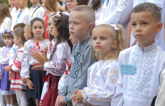 У Луцькому ліцеї №1 пролунав перший дзвінок (відео)