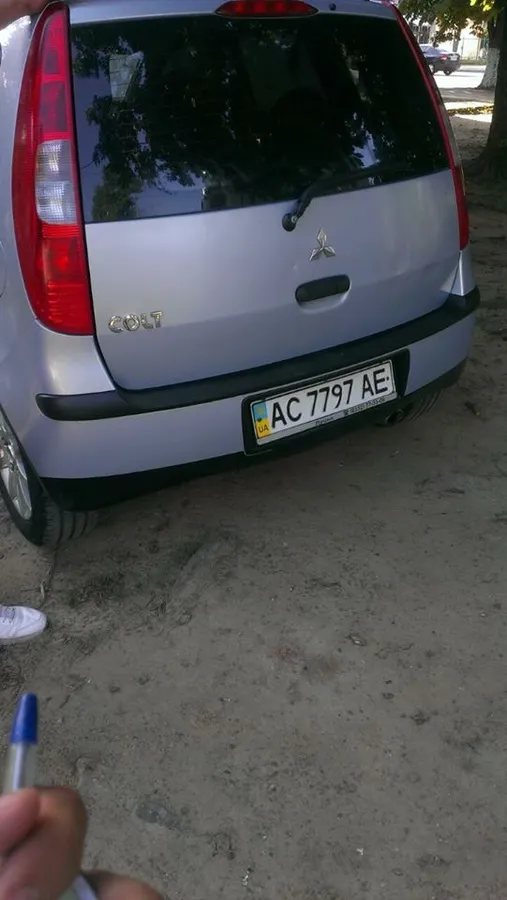 Автівки на газонах: у Луцьку ловили порушників (фото)