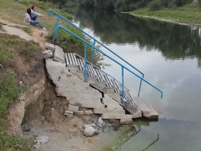 Луцькрада має виділити гроші на ремонт сходів, які ведуть у Стир