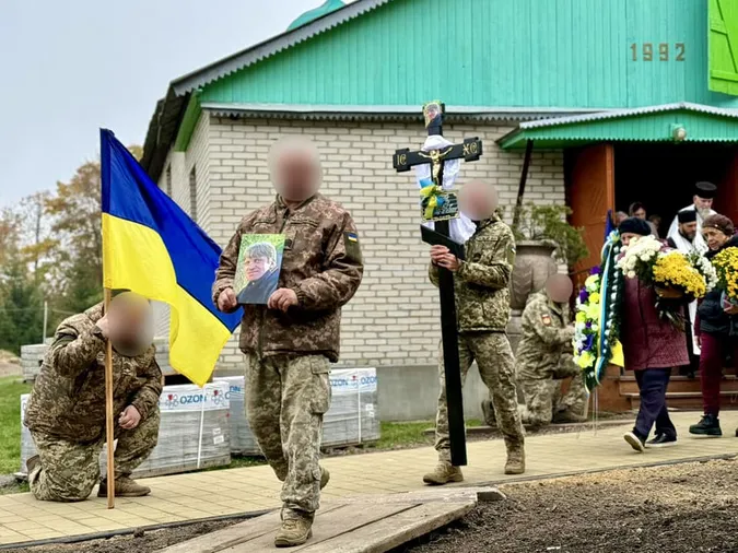 У Нововолинську провели в останню путь захисника Василя Миронюка (фото)