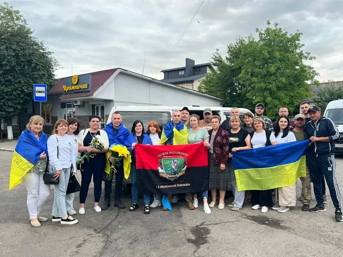 До сліз: у Ковелі зустріли звільненого з полону Валерія Хомича