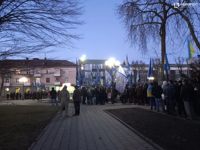 З волинкою та барабанами: у Луцьку пройшов «Марш правих традицій» (фото, відео)