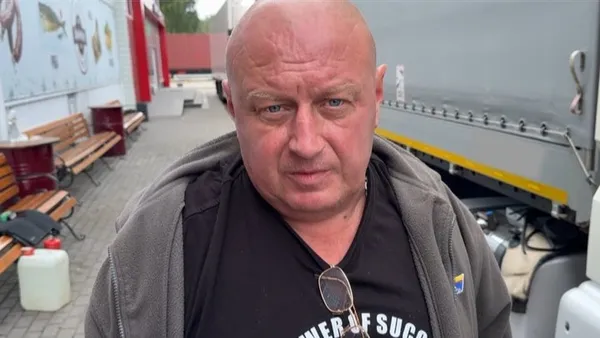 Згорілі фури, вирва на дорозі та вибиті вікна: наслідки удару по «Ягодину» (фото)