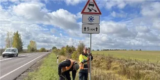 На Волині готують дороги до зими: перевірили техніку та встановлюють знаки «Слизька дорога» (фото)