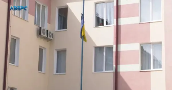 Із піснями і вальсом, але з дистанцією і онлайн: у Луцьку відбулося свято Останнього дзвоника (фото)