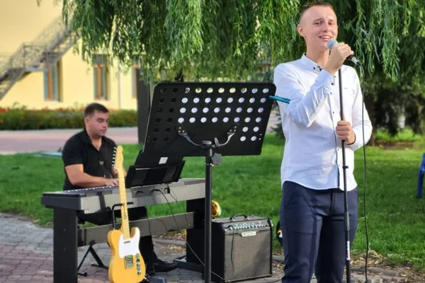 У Ковелі біля фонтану відбувся концерт на підтримку ЗСУ (фото)