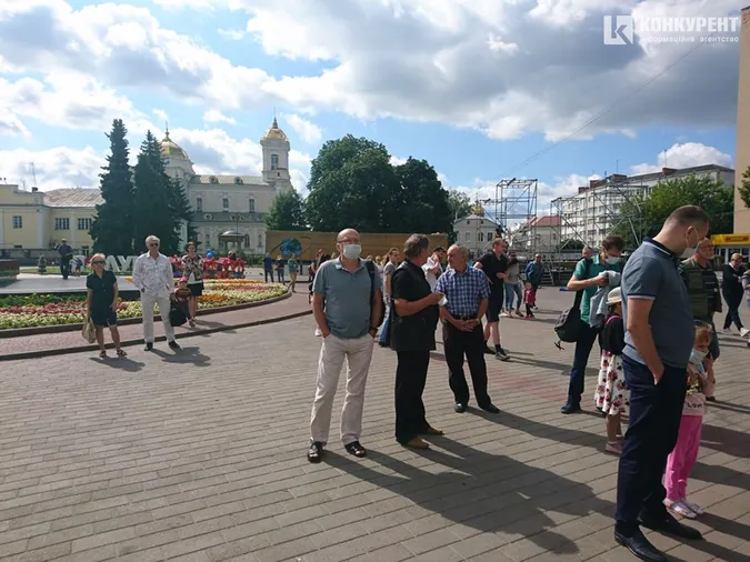 У Луцьку люди вийшли на майдан проти смороду (фото, оновлюється)
