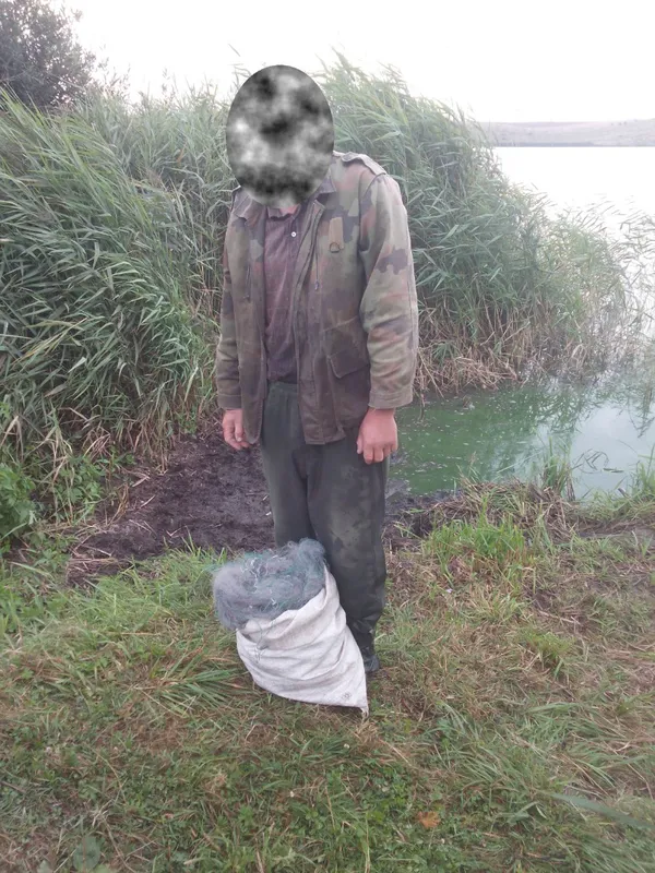 Чоловіка покарали за незаконний продаж риби на ринку у Світязі (фото)