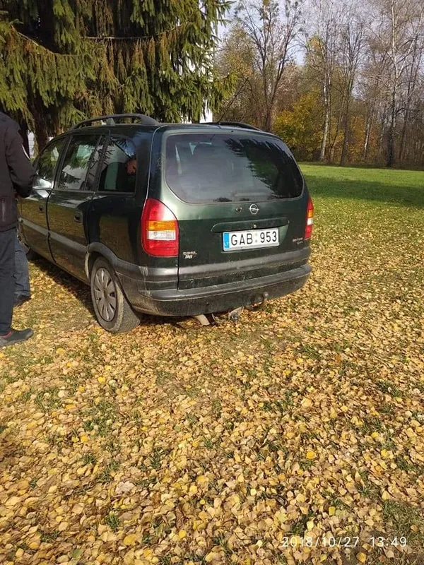 У луцькому парку карали водіїв за неправильне паркування (фото)
