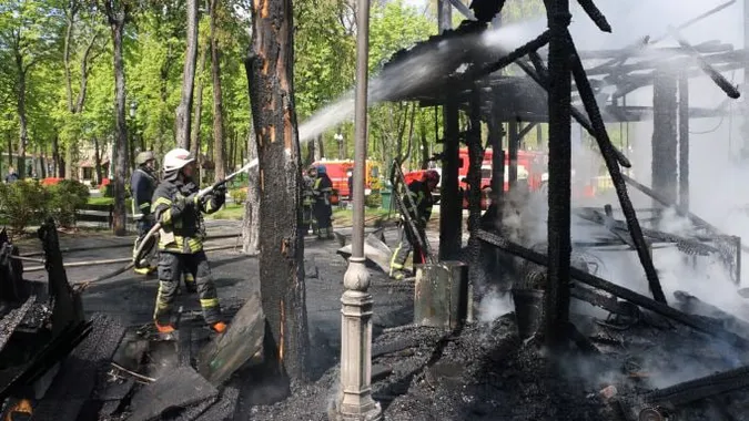 Палав центр міста: рашисти ракетами обстріляли Харків (відео)