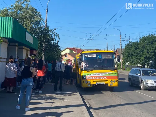 Лучани масово скаржаться на громадський транспорт: що кажуть у міській раді (фото)