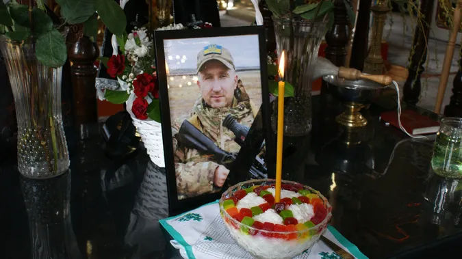 До останнього подиху – за Україну: Рожищенська громада попрощалася з Героєм Сергієм Мандзюком (фото)