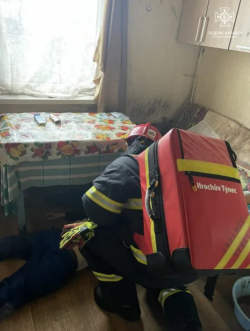 У Луцьку 61-річну жінку виявили без свідомості у власній оселі (фото)