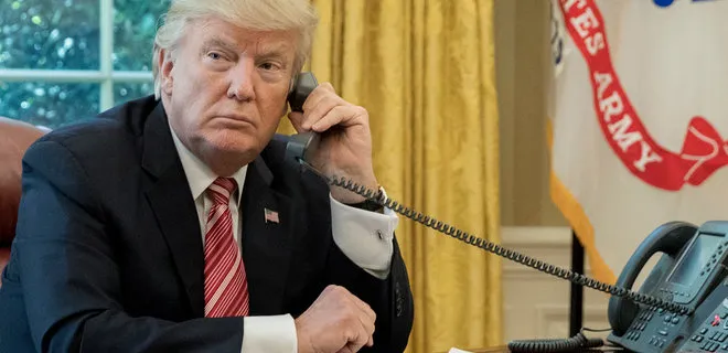 Білий дім оприлюднив стенограму першої телефонної розмови Трампа і Зеленського