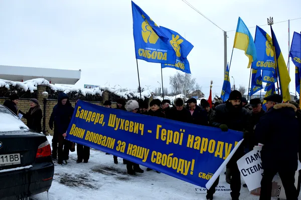 Як у Луцьку пікетували польське консульство (фото)