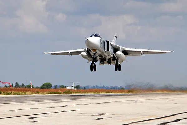 Як СУ-24 відпрацьовують бойові польоти над луцьким небом (відео)