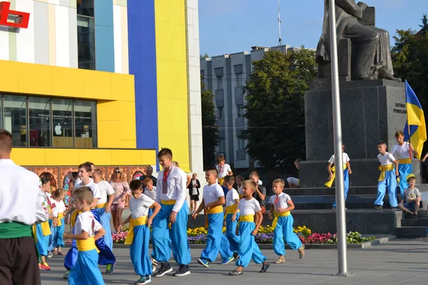 «Промінь» відсвяткував День Прапора із дітьми та гопаком (фото)