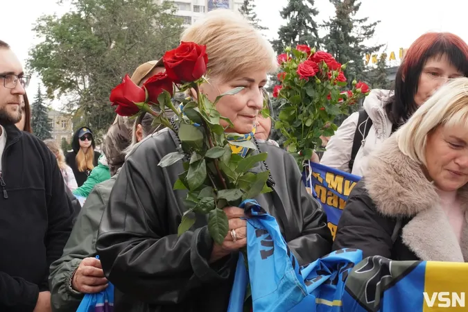 «Для мене це вже моя реальність»: у Луцьку зустріли Павла Літвіна після 50 місяців російського полону (фото)