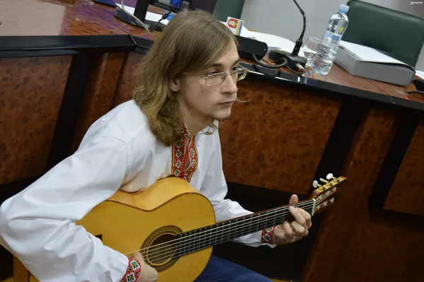 Романюку та луцьким депутатам передали Вифлеємський Вогонь