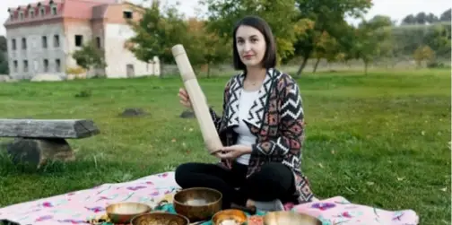 Від тибетських чаш до шуму дощу: як волинянка лікує від стресу звуками (фото)