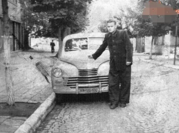 На яких автомобілях їздили у Луцьку понад пів століття тому (ретрофото)