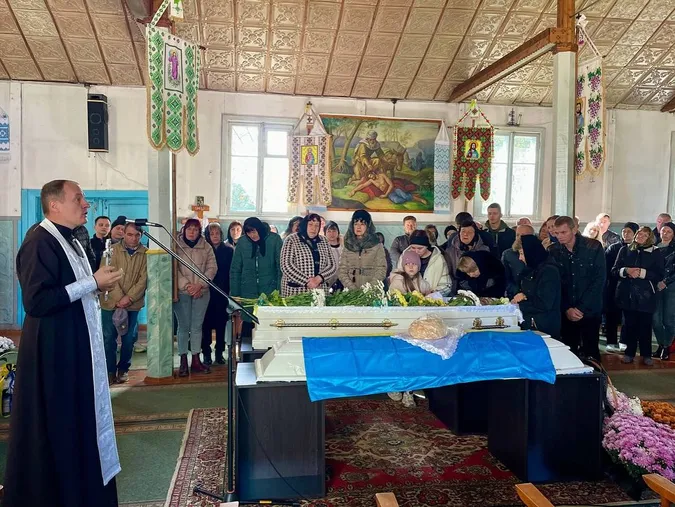 Без батька лишилися дві донечки: на Волині попрощалися з воїном Андрієм Шевчуком (фото)