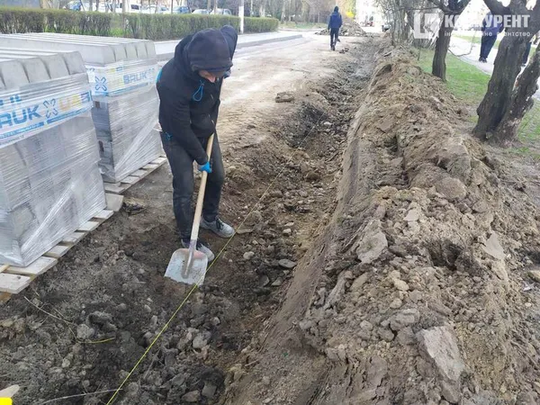 У Луцьку на вулиці Кравчука ремонтують заїзд (фото)