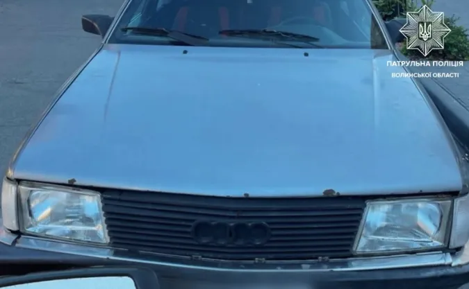 У Луцьку п'яний водій врізався в припарковане авто та втік (фото)