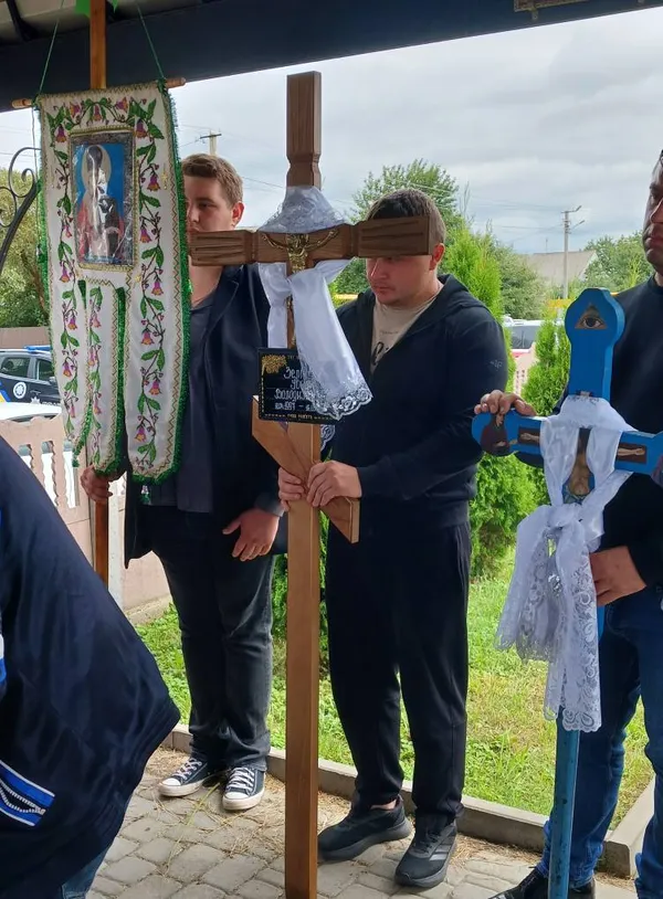 У Городищі попрощалися з Іваном Зелінським: священник, що вінчав, провів і в останню путь (фото)