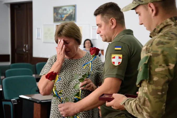 У Луцьку рідним загиблих воїнів вручили їхні ордени (фото)
