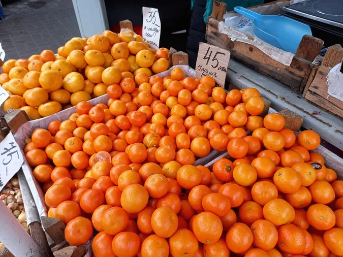 За скільки можна купити мандарини у Луцьку (фото)