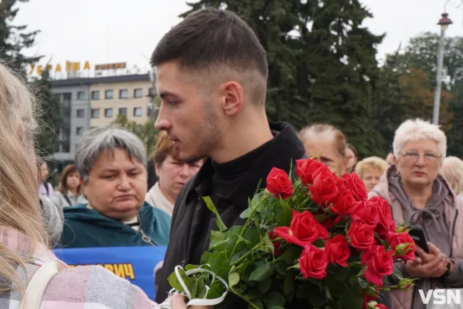 «Для мене це вже моя реальність»: у Луцьку зустріли Павла Літвіна після 50 місяців російського полону (фото)
