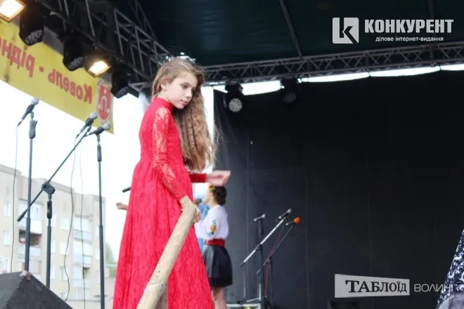 Серед місцевих зірок і зірочок – Анастасія Харитонова, яка була учасницею співочого телепроекту «Голос. Діти»