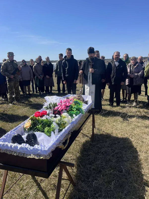 Вербна неділя у жалобі: на Волині попрощалися з 30-річним воїном Миколою Миронюком (фото)