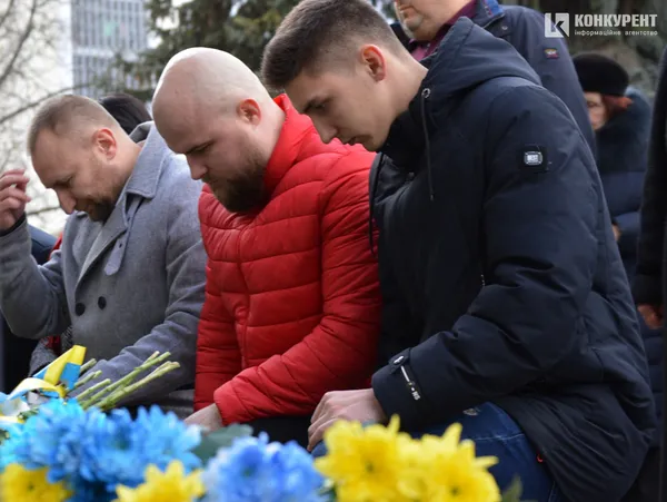 Луцьк сумує: місто вшановує пам’ять Героїв (фото, відео)