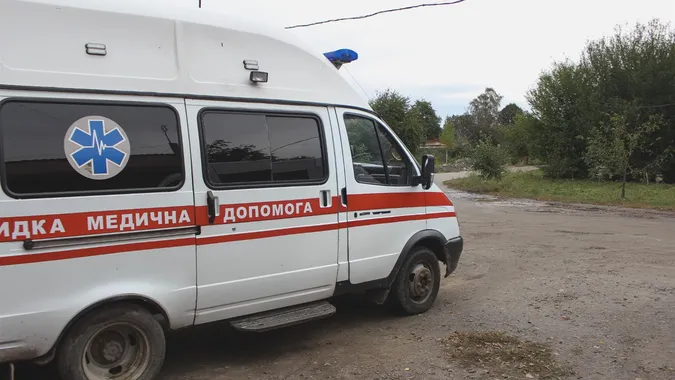 На Волині тіло чоловіка, який помер від коронавірусу, довелося перевозити колегам зі «швидкої»