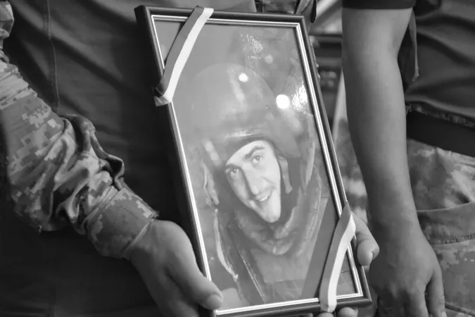Луцька громада провела в останню путь Захисників Віталія Велічка та Антона Бучка (фото)