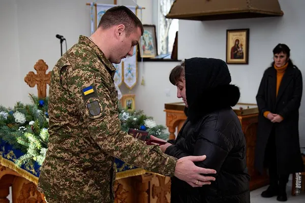 На Волині родинам загиблих нацгвардійців вручили державні нагороди (фото)
