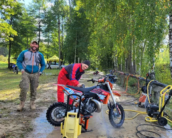 У Ковелі – змагання з мотокросу: понад 60 спортсменів випробовують місцеву трасу (фото)