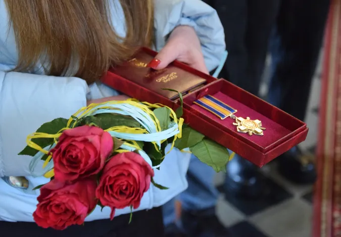 У Луцьку родинам загиблих прикордонників вручили їхні посмертні нагороди (фото)