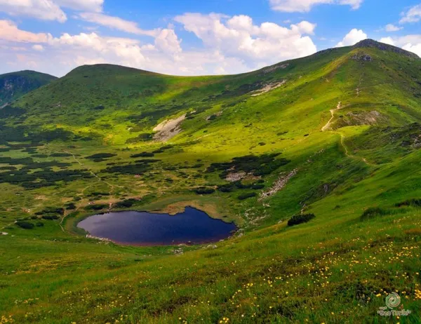 Там народжується град та спочивають душі грішників: в Карпатах є містичне озеро, в якому не водиться риба (фото)